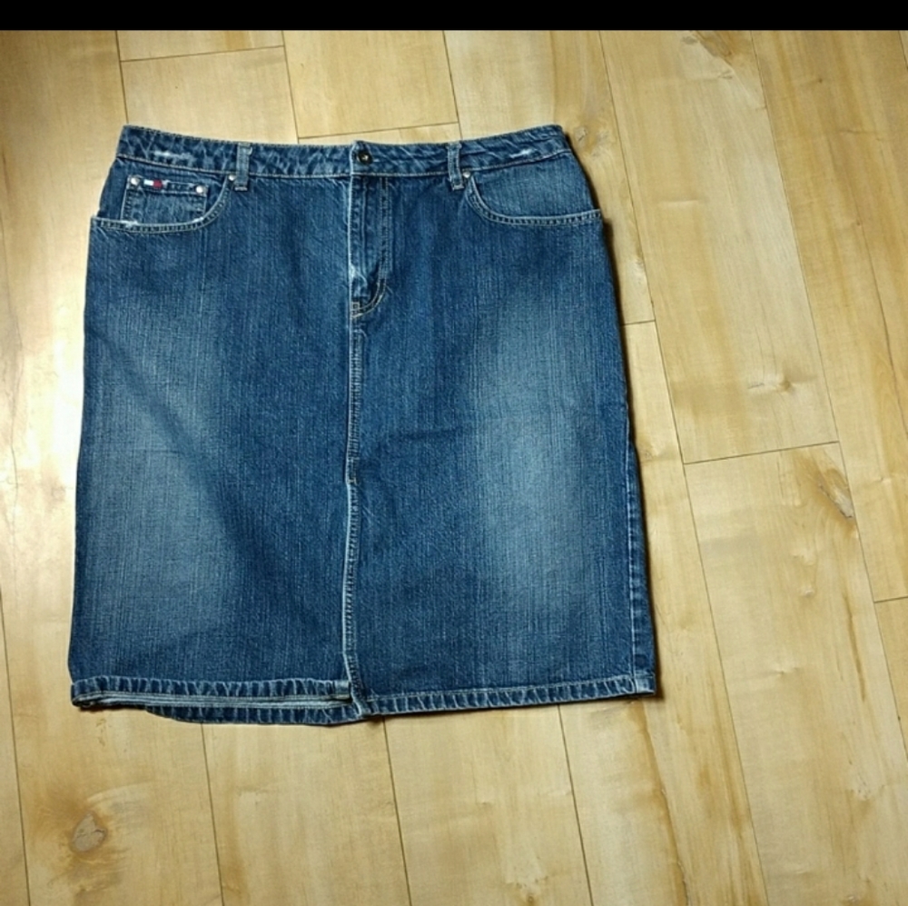 Tommy Hilfiger Size 16 denim skirt